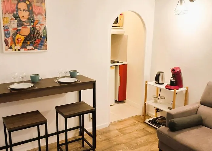 Апартаменты Le Joker - T2 Proche Gare - Billard - Wifi - Tv